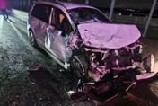 國3竹田段施工！砂石車駛入內線　29歲男猛撞「車頭全毀」