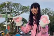 高雄議員參選人看板遭刮損　男稱等公車臨時起意