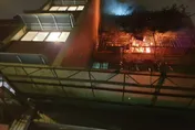 萬華民宅凌晨大火「4樓竄火舌」　警消灌救幸無人傷亡