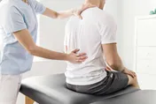 誤以為閃到腰？「脊椎膿瘍」延誤就醫恐釀癱瘓甚至敗血症