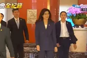 「晴天娃娃」鄭麗文藍紫套裝現身！自信笑喊：鄭習會準備好了