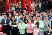 白沙屯媽祖起駕！藍營大咖齊聚拱天宮　盧秀燕參拜贈禮金