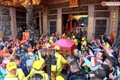 粉紅超跑停駕鎮瀾宮！「四媽會」成真