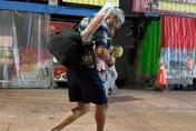 影/勇腳伯也來了！提前抵拱天宮參加進香　路邊休息被驅趕