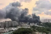 比亞迪深圳坪山基地立體車庫凌晨起火　濃煙竄天數公里外可見