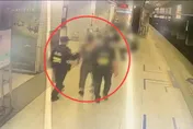 影/台鐵南港站列車「男子揚言動手」　遭警強制帶下車