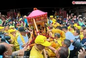 白沙屯媽祖抵北港朝天宮　萬眾香燈腳齊喊「進喔」