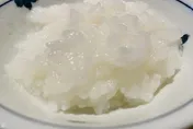 稀飯越吃越糟！中年婦火燒心睡不著　營養師曝真正養胃法