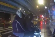 影/新北中和騎士毒駕闖紅燈　女乘客被搜出毒品全遭逮