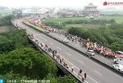 夫重病險插管！妻跪地求媽祖　3年後奇蹟康復還願