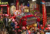 驚險插曲！大甲媽祖遶境起駕　顏清標扶轎踩空險跌倒