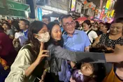 李四川現身大甲媽遶境隊伍　信眾驚喜直呼：是川伯！