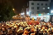 影/大甲鎮瀾宮媽祖遶境超硬大場面！「3員警遭圍毆」受傷送醫