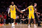 NBA/父子季後賽同台創歷史！詹皇：媽能看到兒孫一起打球很瘋狂