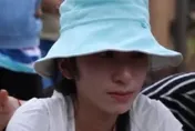 四川「發呆大賽」暴紅！24歲正妹「不笑不說話」撐6小時奪冠