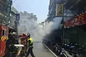 影/新北三重住宅火警　婦人救出命危送醫搶救不治