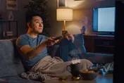 熬夜破壞腸道菌生理時鐘！研究：大腸癌腫瘤生長速度翻倍