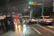 新莊運兵車追撞前車後翻覆　車上男女毒駕、攜毒菸彈遭逮