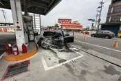 影/嘉義女駕車失控撞加油站　「車頭變廢鐵」驚悚畫面曝