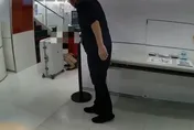 影/中信銀挾持畫面曝！經理遭持槍抵頭...所長還原驚險瞬間