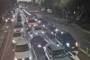 首週末碰撞！台中漢神洲際開幕遇中職球賽　交通癱瘓回堵2公里