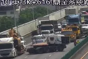 國10「拖板車撞護欄折甘蔗」！車道遭阻斷慘回堵
