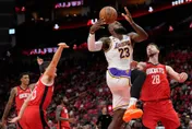 NBA/詹皇父子「神默契」都只進2球！湖人慘輸19分　無緣橫掃火箭