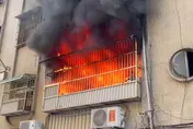 影/桃園民宅「烈焰狂竄奪窗出」！屋主妹不治身亡