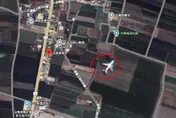 Google地圖彰化農田現蹤「神祕飛機」　民眾實地一看傻眼