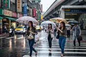 全台快被淹！19縣市豪大雨警報齊發　大雷雨襲4地