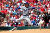 MLB/道奇25歲左投登頂防禦率王　羅伯茲大讚：他很像柯蕭