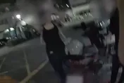 影/噁！「不明液體從天而降」高雄男女雙載被潑　屋主神隱