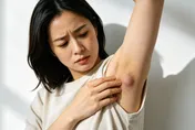 腋下摸到腫塊竟是乳癌轉移！醫揭「淋巴腫大」五大警訊