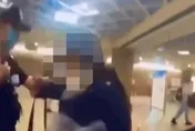 影/北捷中正紀念堂站婦人久佔廁所　譙站長拒檢遭帶回警局