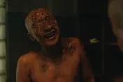 超毛！《鬼入獄》海報「15個眼睛塞滿臉」 網嚇瘋：密集恐懼症發作