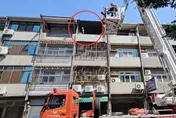 台中西區通訊行火警火煙狂竄　女子受困逃頂樓獲救