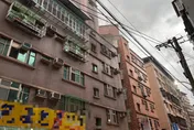 新北新莊民宅5樓竄火煙　現場救出1男送醫