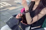 楊千霈演出前爆意外！坐輪椅被推往醫院　膝蓋腫脹痛到尖叫