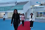 穿中山裝走紅毯！鄭麗文曝8顆扣子象徵五權憲法、三民主義