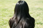 白髮掉髮從肝腎調起！中醫推「這三味藥材」重返烏黑