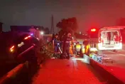 影/苗栗警方出事！圍捕時「警車、嫌犯車一起墜溝」