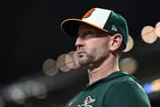 MLB/下巴骨折有陰影？金鶯主帥全副武裝防界外球