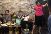 暴打曾蔡美佐「北港皇太子」大起底！母和副分局長「開心唱K」