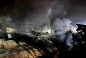 影/「花蓮小九份」林田山眷舍區深夜大火　5棟木造屋燒毀