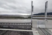 網紅質疑淡江大橋「護欄像刨刀」　公路局曬實況：勿再造謠