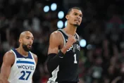 NBA/文班亞馬戲耍戈貝爾！原地轉圈一臉茫　網笑：到現在還在找球