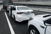 淡江大橋3車連環撞　幸僅車損無人受傷