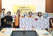 三班護病比採「平均計算」遭砲轟　護團：假達標、過勞合法化！
