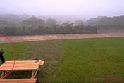 擎天崗野戰現場直擊！意外見保險套包裝　阿姨來消毒了