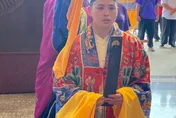 「閩南狼」陳柏源宣布當道士　踏刀梯畫面震撼眾人